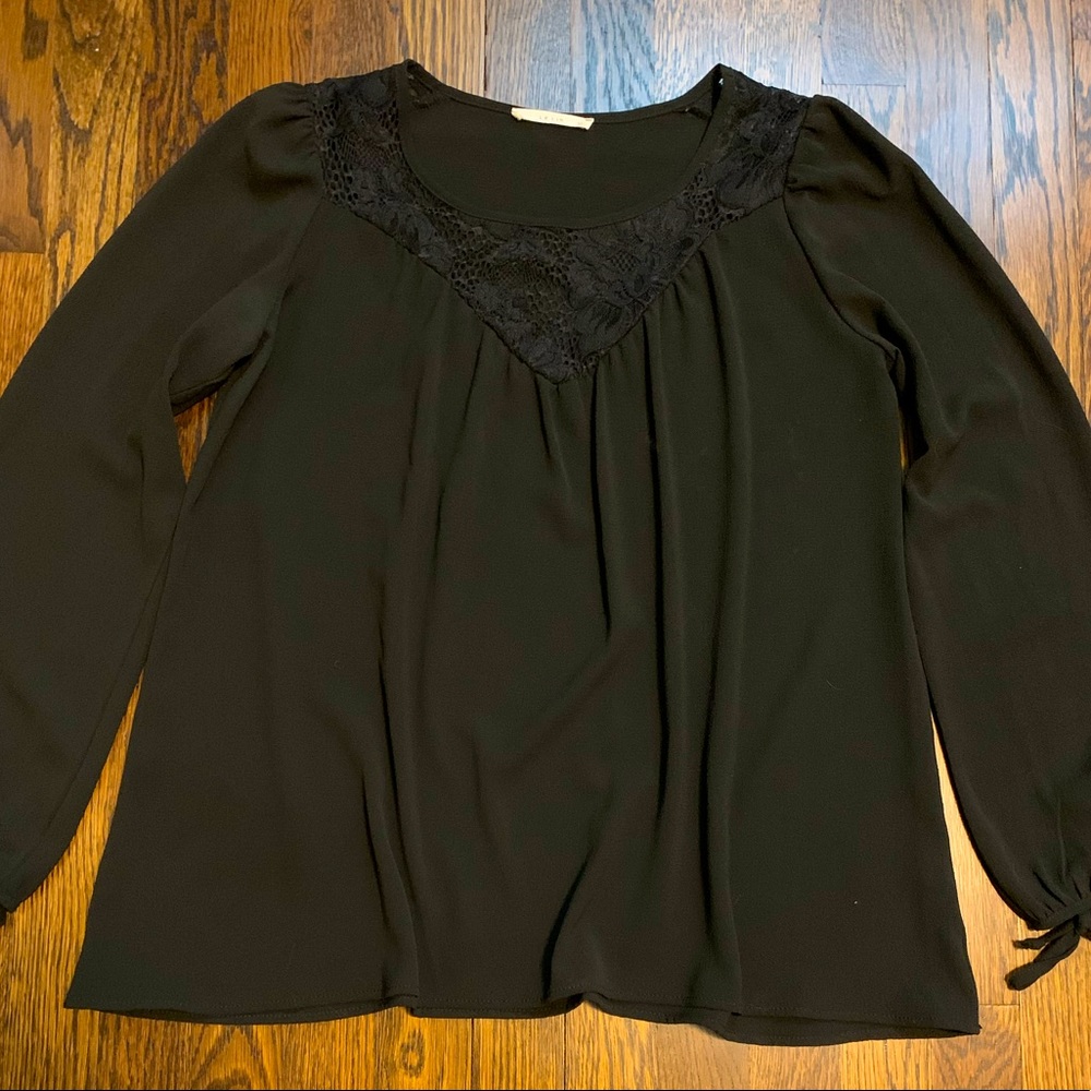 Le Lis black blouse